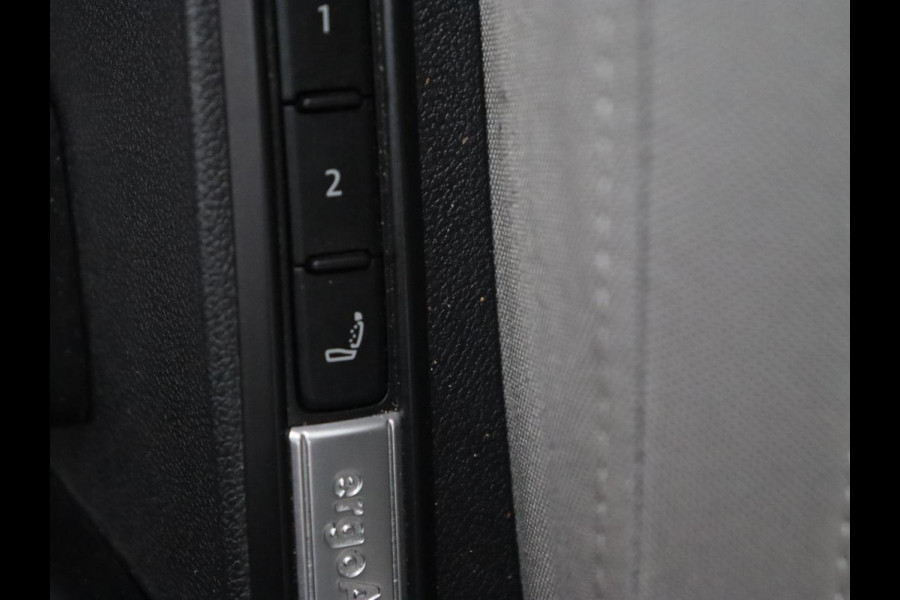 Volkswagen Golf 1.5 TSI Life Business | Matrix LED | Camera | Massage | Carplay | Keyless | Memory | Navigatie | Adaptive cruise | Side Assist | Sfeerverlichting | Climate control