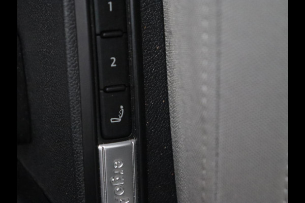 Volkswagen Golf 1.5 TSI Life Business | Matrix LED | Camera | Massage | Carplay | Keyless | Memory | Navigatie | Adaptive cruise | Side Assist | Sfeerverlichting | Climate control