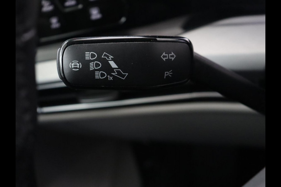 Volkswagen Golf 1.5 TSI Life Business | Matrix LED | Camera | Massage | Carplay | Keyless | Memory | Navigatie | Adaptive cruise | Side Assist | Sfeerverlichting | Climate control