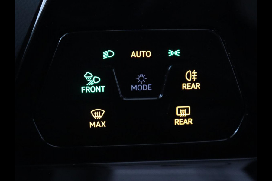 Volkswagen Golf 1.5 TSI Life Business | Matrix LED | Camera | Massage | Carplay | Keyless | Memory | Navigatie | Adaptive cruise | Side Assist | Sfeerverlichting | Climate control