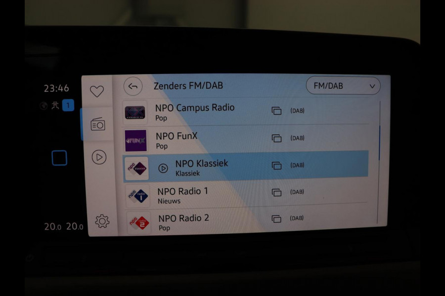 Volkswagen Golf 1.5 TSI Life Business | Matrix LED | Camera | Massage | Carplay | Keyless | Memory | Navigatie | Adaptive cruise | Side Assist | Sfeerverlichting | Climate control