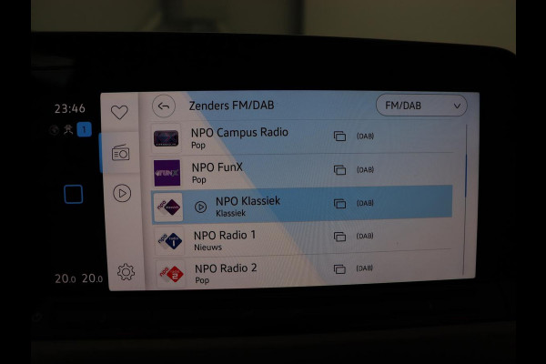Volkswagen Golf 1.5 TSI Life Business | Matrix LED | Camera | Massage | Carplay | Keyless | Memory | Navigatie | Adaptive cruise | Side Assist | Sfeerverlichting | Climate control