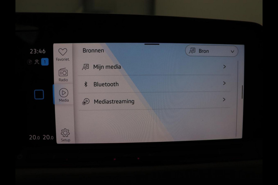 Volkswagen Golf 1.5 TSI Life Business | Matrix LED | Camera | Massage | Carplay | Keyless | Memory | Navigatie | Adaptive cruise | Side Assist | Sfeerverlichting | Climate control