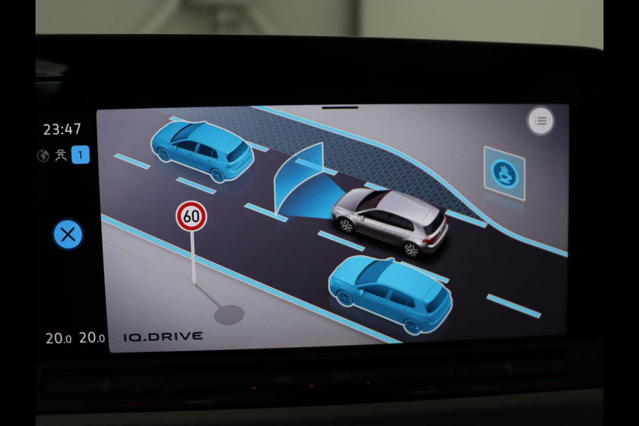 Volkswagen Golf 1.5 TSI Life Business | Matrix LED | Camera | Massage | Carplay | Keyless | Memory | Navigatie | Adaptive cruise | Side Assist | Sfeerverlichting | Climate control