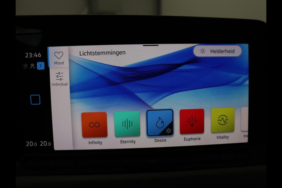 Volkswagen Golf 1.5 TSI Life Business | Matrix LED | Camera | Massage | Carplay | Keyless | Memory | Navigatie | Adaptive cruise | Side Assist | Sfeerverlichting | Climate control