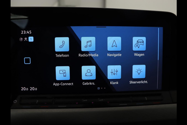 Volkswagen Golf 1.5 TSI Life Business | Matrix LED | Camera | Massage | Carplay | Keyless | Memory | Navigatie | Adaptive cruise | Side Assist | Sfeerverlichting | Climate control