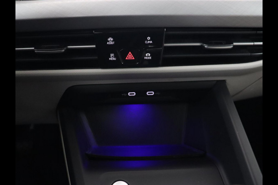 Volkswagen Golf 1.5 TSI Life Business | Matrix LED | Camera | Massage | Carplay | Keyless | Memory | Navigatie | Adaptive cruise | Side Assist | Sfeerverlichting | Climate control