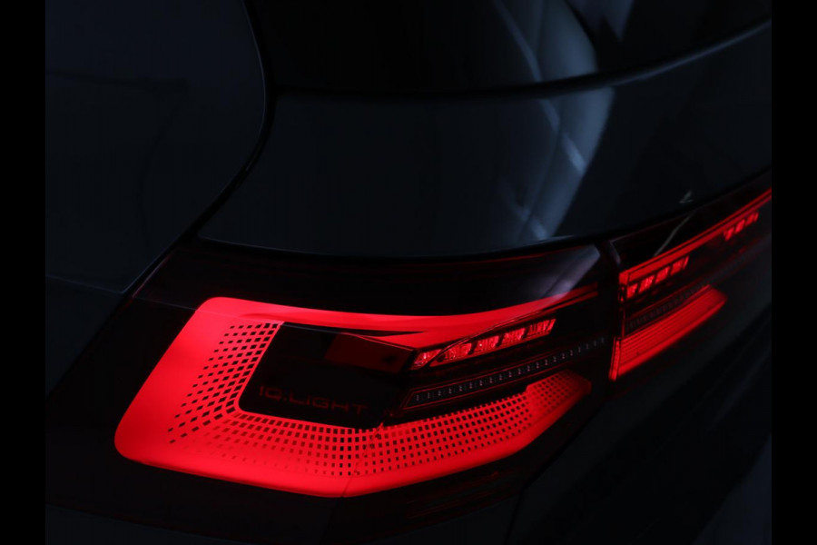 Volkswagen Golf 1.5 TSI Life Business | Matrix LED | Camera | Massage | Carplay | Keyless | Memory | Navigatie | Adaptive cruise | Side Assist | Sfeerverlichting | Climate control