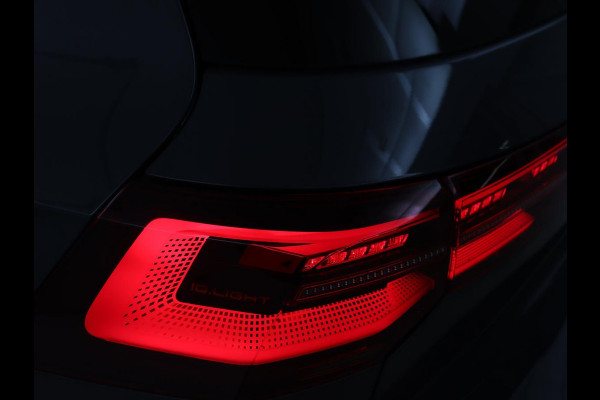 Volkswagen Golf 1.5 TSI Life Business | Matrix LED | Camera | Massage | Carplay | Keyless | Memory | Navigatie | Adaptive cruise | Side Assist | Sfeerverlichting | Climate control