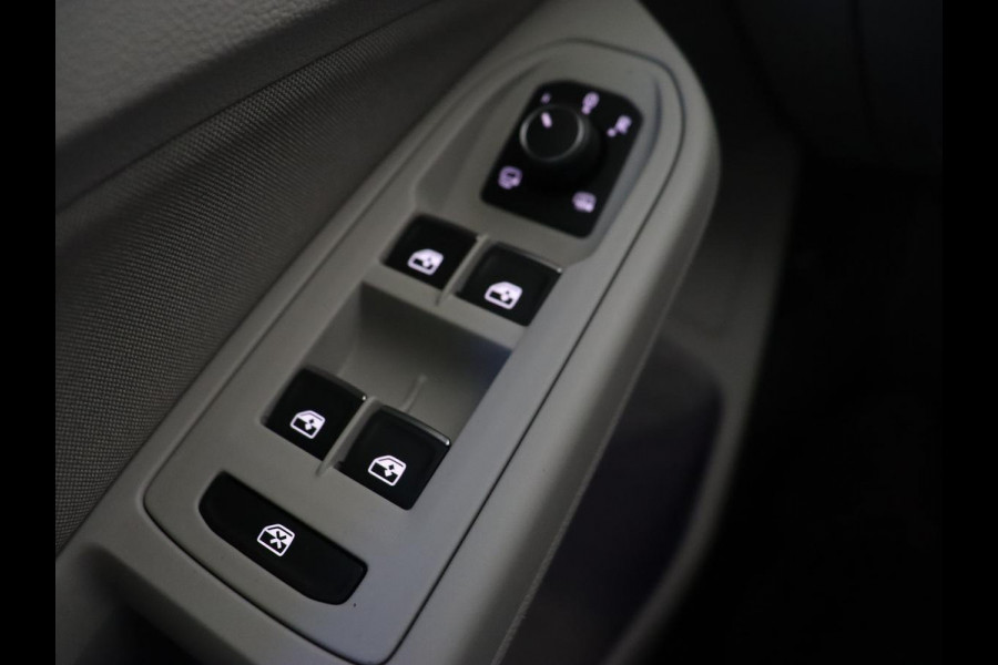 Volkswagen Golf 1.5 TSI Life Business | Matrix LED | Camera | Massage | Carplay | Keyless | Memory | Navigatie | Adaptive cruise | Side Assist | Sfeerverlichting | Climate control