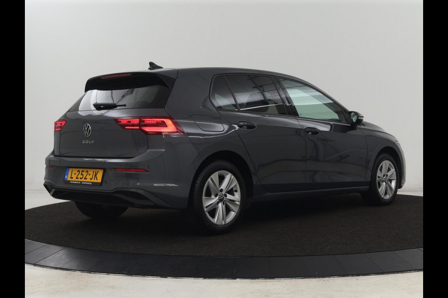 Volkswagen Golf 1.5 TSI Life Business | Matrix LED | Camera | Massage | Carplay | Keyless | Memory | Navigatie | Adaptive cruise | Side Assist | Sfeerverlichting | Climate control