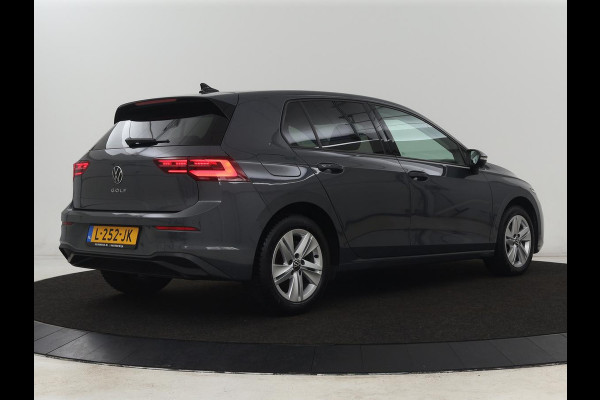 Volkswagen Golf 1.5 TSI Life Business | Matrix LED | Camera | Massage | Carplay | Keyless | Memory | Navigatie | Adaptive cruise | Side Assist | Sfeerverlichting | Climate control