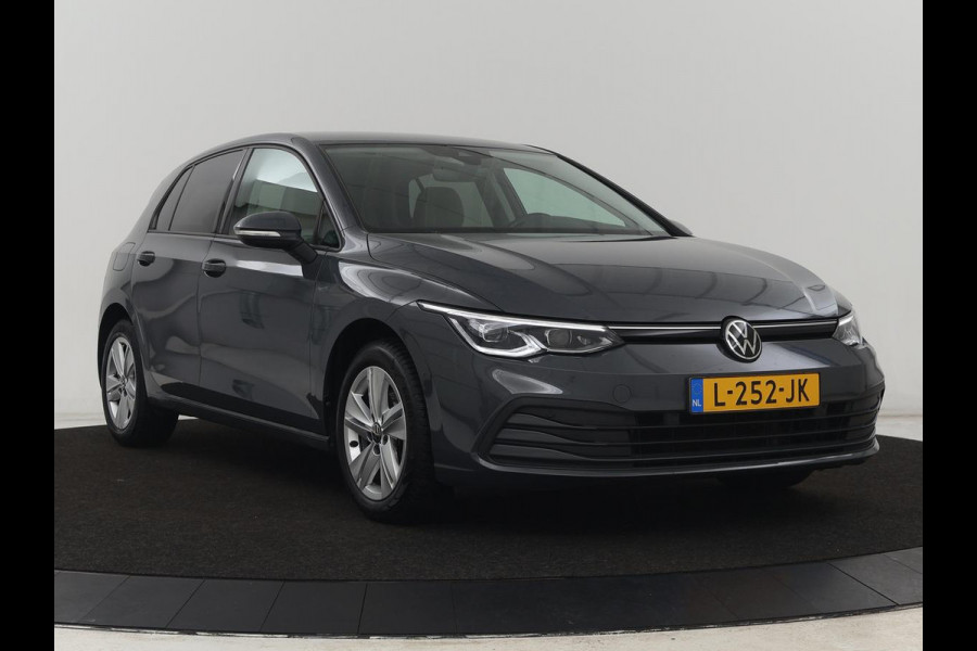 Volkswagen Golf 1.5 TSI Life Business | Matrix LED | Camera | Massage | Carplay | Keyless | Memory | Navigatie | Adaptive cruise | Side Assist | Sfeerverlichting | Climate control