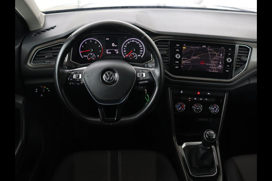 Volkswagen T-Roc 1.5 TSI Style | Panoramadak | Trekhaak | Full LED | Carplay | Adaptive cruise | Navigatie | Airco | Parkeerhulp | Bluetooth