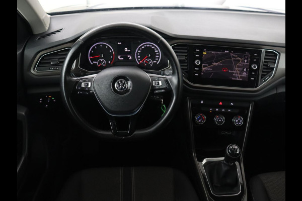 Volkswagen T-Roc 1.5 TSI Style | Panoramadak | Trekhaak | Full LED | Carplay | Adaptive cruise | Navigatie | Airco | Parkeerhulp | Bluetooth