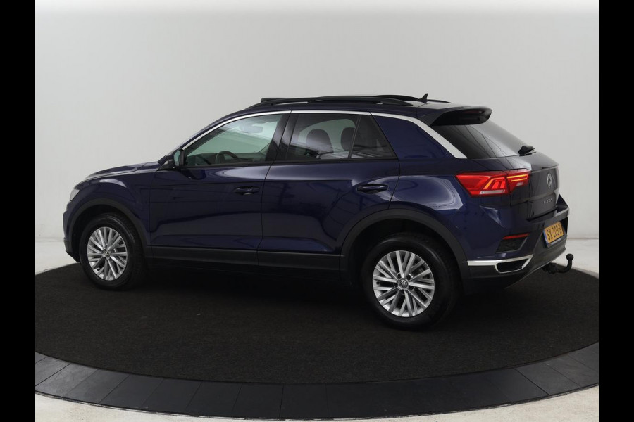 Volkswagen T-Roc 1.5 TSI Style | Panoramadak | Trekhaak | Full LED | Carplay | Adaptive cruise | Navigatie | Airco | Parkeerhulp | Bluetooth