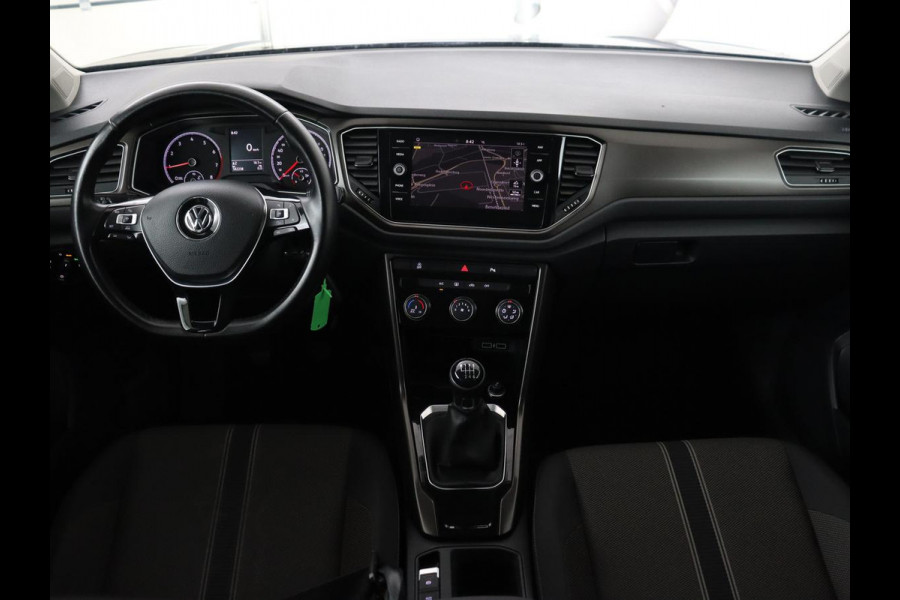 Volkswagen T-Roc 1.5 TSI Style | Panoramadak | Trekhaak | Full LED | Carplay | Adaptive cruise | Navigatie | Airco | Parkeerhulp | Bluetooth
