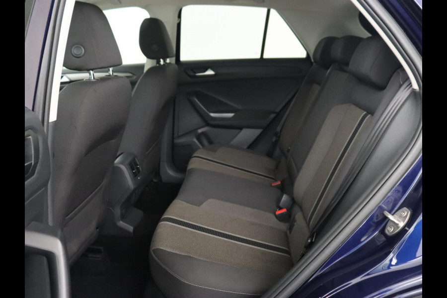 Volkswagen T-Roc 1.5 TSI Style | Panoramadak | Trekhaak | Full LED | Carplay | Adaptive cruise | Navigatie | Airco | Parkeerhulp | Bluetooth