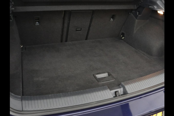 Volkswagen T-Roc 1.5 TSI Style | Panoramadak | Trekhaak | Full LED | Carplay | Adaptive cruise | Navigatie | Airco | Parkeerhulp | Bluetooth