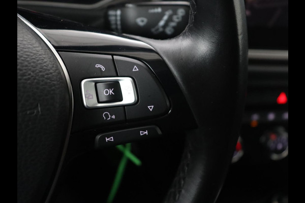 Volkswagen T-Roc 1.5 TSI Style | Panoramadak | Trekhaak | Full LED | Carplay | Adaptive cruise | Navigatie | Airco | Parkeerhulp | Bluetooth