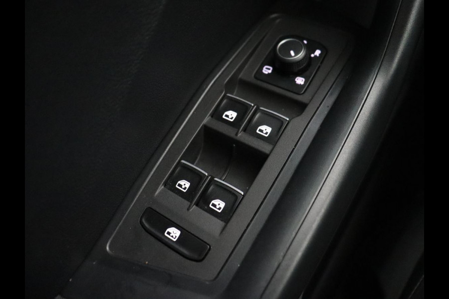 Volkswagen T-Roc 1.5 TSI Style | Panoramadak | Trekhaak | Full LED | Carplay | Adaptive cruise | Navigatie | Airco | Parkeerhulp | Bluetooth