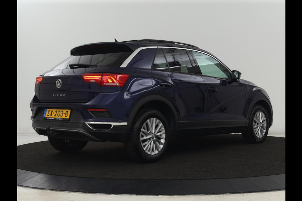 Volkswagen T-Roc 1.5 TSI Style | Panoramadak | Trekhaak | Full LED | Carplay | Adaptive cruise | Navigatie | Airco | Parkeerhulp | Bluetooth