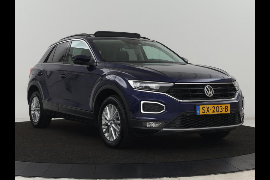 Volkswagen T-Roc 1.5 TSI Style | Panoramadak | Trekhaak | Full LED | Carplay | Adaptive cruise | Navigatie | Airco | Parkeerhulp | Bluetooth