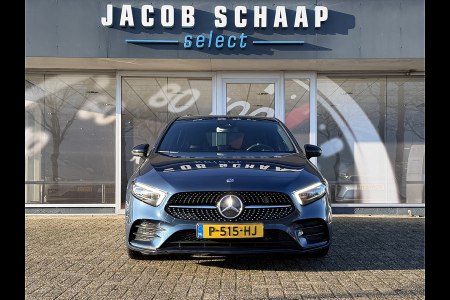 Mercedes-Benz A-Klasse 180 Business Solution Automaat / AMG styling / 18"LM / LED / Navi / Camera