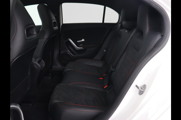 Mercedes-Benz A-Klasse 180 AMG | Panoramadak | Stoelverwarming | Carplay | Sfeerverlichting | Leder/Alcantara | Navigatie | Park Assist | Full LED | Widescreen | Climate control | Cruise control