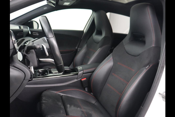 Mercedes-Benz A-Klasse 180 AMG | Panoramadak | Stoelverwarming | Carplay | Sfeerverlichting | Leder/Alcantara | Navigatie | Park Assist | Full LED | Widescreen | Climate control | Cruise control