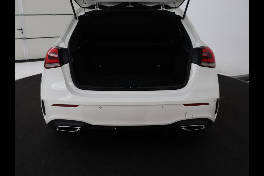 Mercedes-Benz A-Klasse 180 AMG | Panoramadak | Stoelverwarming | Carplay | Sfeerverlichting | Leder/Alcantara | Navigatie | Park Assist | Full LED | Widescreen | Climate control | Cruise control