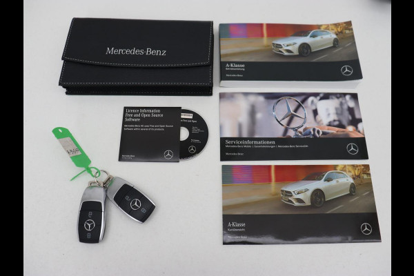 Mercedes-Benz A-Klasse 180 AMG | Panoramadak | Stoelverwarming | Carplay | Sfeerverlichting | Leder/Alcantara | Navigatie | Park Assist | Full LED | Widescreen | Climate control | Cruise control