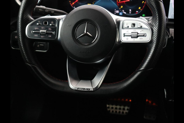 Mercedes-Benz A-Klasse 180 AMG | Panoramadak | Stoelverwarming | Carplay | Sfeerverlichting | Leder/Alcantara | Navigatie | Park Assist | Full LED | Widescreen | Climate control | Cruise control