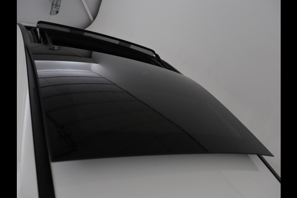 Mercedes-Benz A-Klasse 180 AMG | Panoramadak | Stoelverwarming | Carplay | Sfeerverlichting | Leder/Alcantara | Navigatie | Park Assist | Full LED | Widescreen | Climate control | Cruise control