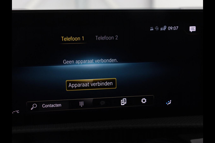 Mercedes-Benz A-Klasse 180 AMG | Panoramadak | Stoelverwarming | Carplay | Sfeerverlichting | Leder/Alcantara | Navigatie | Park Assist | Full LED | Widescreen | Climate control | Cruise control