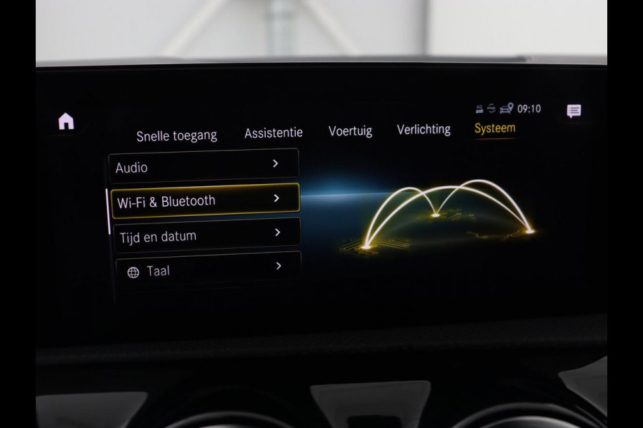 Mercedes-Benz A-Klasse 180 AMG | Panoramadak | Stoelverwarming | Carplay | Sfeerverlichting | Leder/Alcantara | Navigatie | Park Assist | Full LED | Widescreen | Climate control | Cruise control