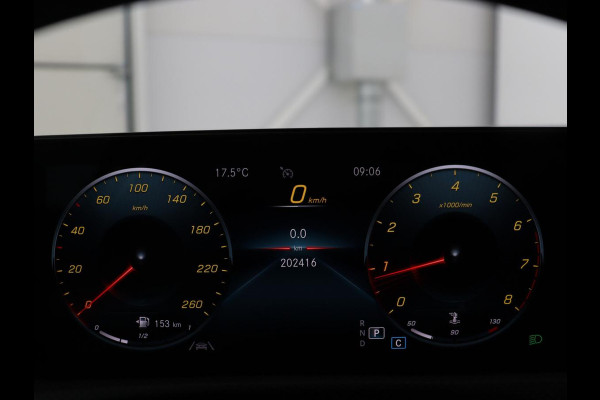Mercedes-Benz A-Klasse 180 AMG | Panoramadak | Stoelverwarming | Carplay | Sfeerverlichting | Leder/Alcantara | Navigatie | Park Assist | Full LED | Widescreen | Climate control | Cruise control