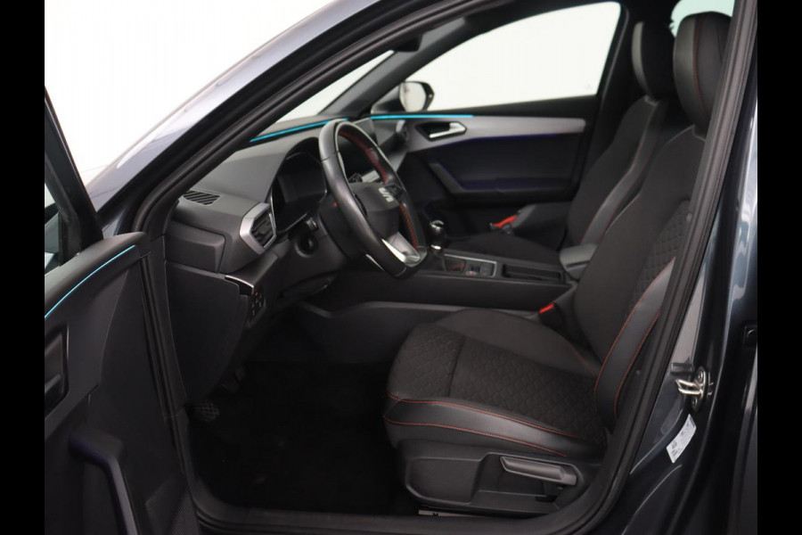 Seat Leon 1.5 TSI FR Launch Edition | Trekhaak | Adaptive cruise | Sfeerverlichting | Carplay | Navigatie | Full LED | 18'' | Parkeerhulp | Climate control | Sportstoelen | Bluetooth
