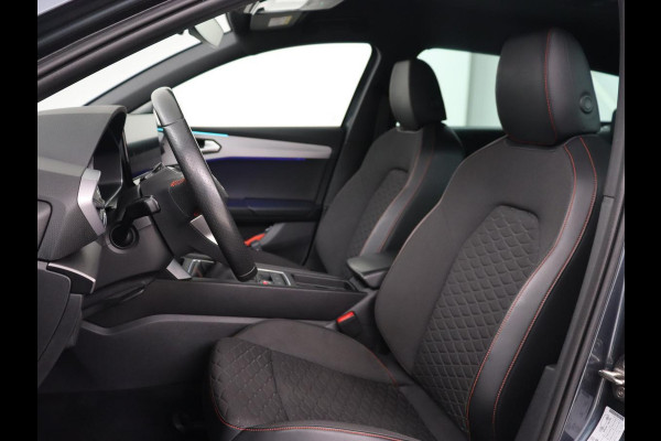 Seat Leon 1.5 TSI FR Launch Edition | Trekhaak | Adaptive cruise | Sfeerverlichting | Carplay | Navigatie | Full LED | 18'' | Parkeerhulp | Climate control | Sportstoelen | Bluetooth