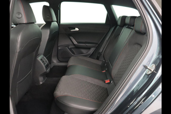 Seat Leon 1.5 TSI FR Launch Edition | Trekhaak | Adaptive cruise | Sfeerverlichting | Carplay | Navigatie | Full LED | 18'' | Parkeerhulp | Climate control | Sportstoelen | Bluetooth