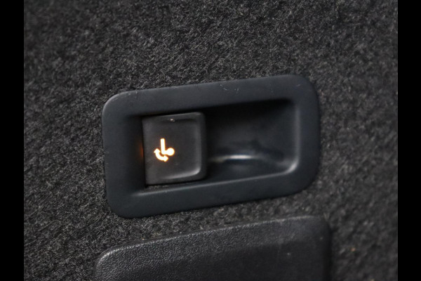 Seat Leon 1.5 TSI FR Launch Edition | Trekhaak | Adaptive cruise | Sfeerverlichting | Carplay | Navigatie | Full LED | 18'' | Parkeerhulp | Climate control | Sportstoelen | Bluetooth