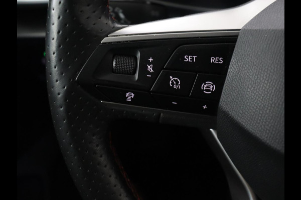 Seat Leon 1.5 TSI FR Launch Edition | Trekhaak | Adaptive cruise | Sfeerverlichting | Carplay | Navigatie | Full LED | 18'' | Parkeerhulp | Climate control | Sportstoelen | Bluetooth