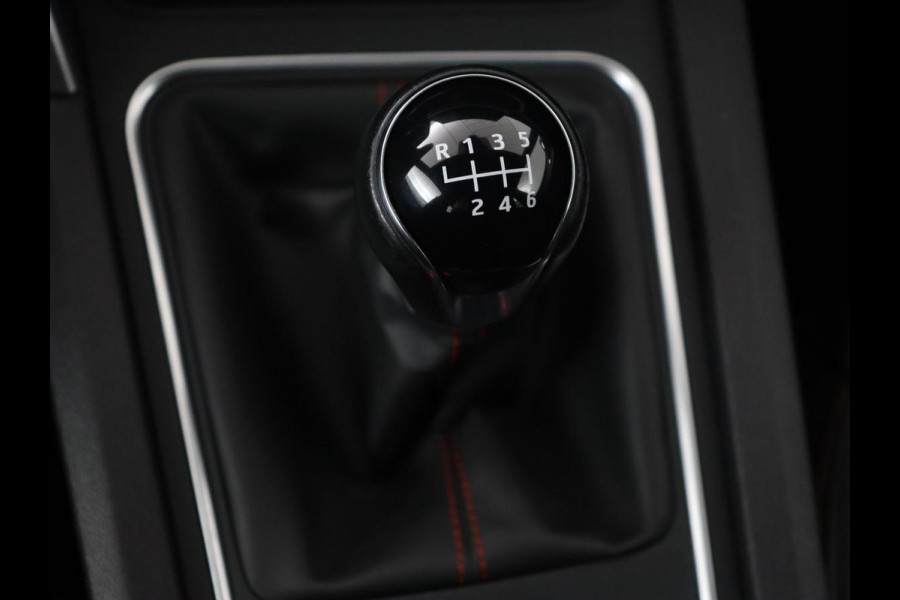 Seat Leon 1.5 TSI FR Launch Edition | Trekhaak | Adaptive cruise | Sfeerverlichting | Carplay | Navigatie | Full LED | 18'' | Parkeerhulp | Climate control | Sportstoelen | Bluetooth