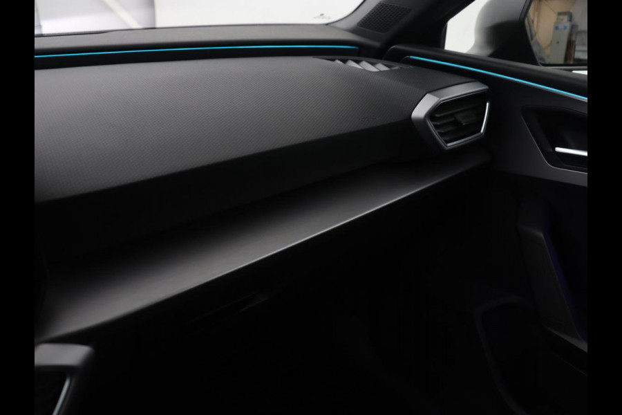 Seat Leon 1.5 TSI FR Launch Edition | Trekhaak | Adaptive cruise | Sfeerverlichting | Carplay | Navigatie | Full LED | 18'' | Parkeerhulp | Climate control | Sportstoelen | Bluetooth