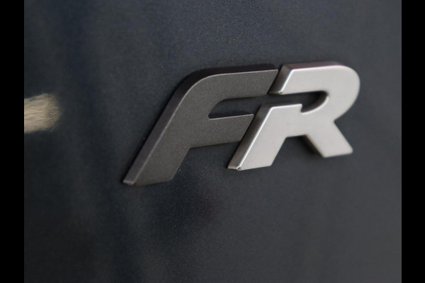 Seat Leon 1.5 TSI FR Launch Edition | Trekhaak | Adaptive cruise | Sfeerverlichting | Carplay | Navigatie | Full LED | 18'' | Parkeerhulp | Climate control | Sportstoelen | Bluetooth