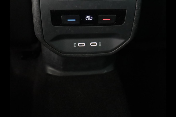 Seat Leon 1.5 TSI FR Launch Edition | Trekhaak | Adaptive cruise | Sfeerverlichting | Carplay | Navigatie | Full LED | 18'' | Parkeerhulp | Climate control | Sportstoelen | Bluetooth