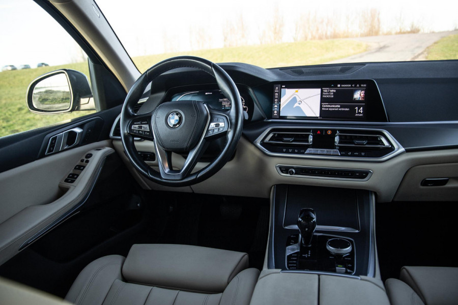BMW X5 xDrive45e Executive LEER / DEALER ONDERHOUDEN / LUCHTVERING / CARPLAY / CAMERA