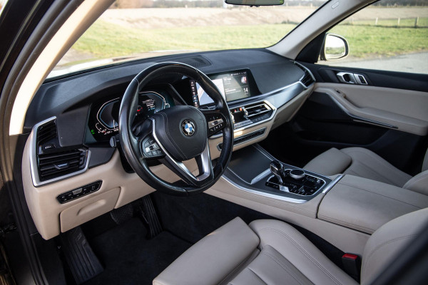 BMW X5 xDrive45e Executive LEER / DEALER ONDERHOUDEN / LUCHTVERING / CARPLAY / CAMERA
