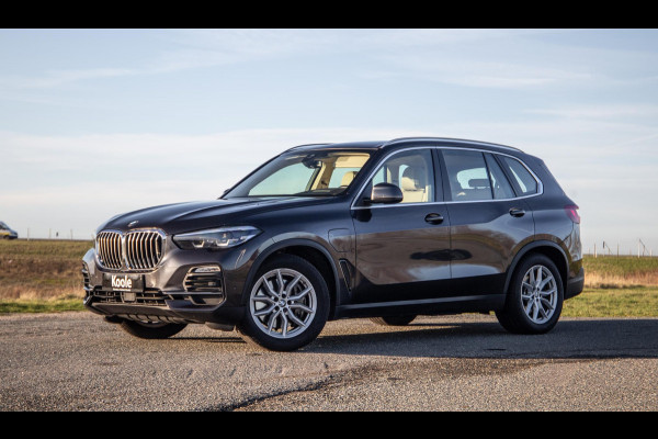 BMW X5 xDrive45e Executive LEER / DEALER ONDERHOUDEN / LUCHTVERING / CARPLAY / CAMERA