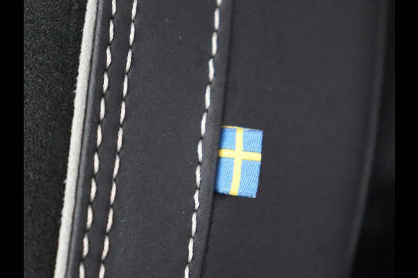 Volvo XC40 Recharge Plus | Trekhaak | Stoel & stuurverwarming | Warmtepomp | Adaptive cruise | Carplay | Navigatie | Camera | Leder/Alcantara | Full LED | DAB | Standkachel | Bluetooth | Climate control